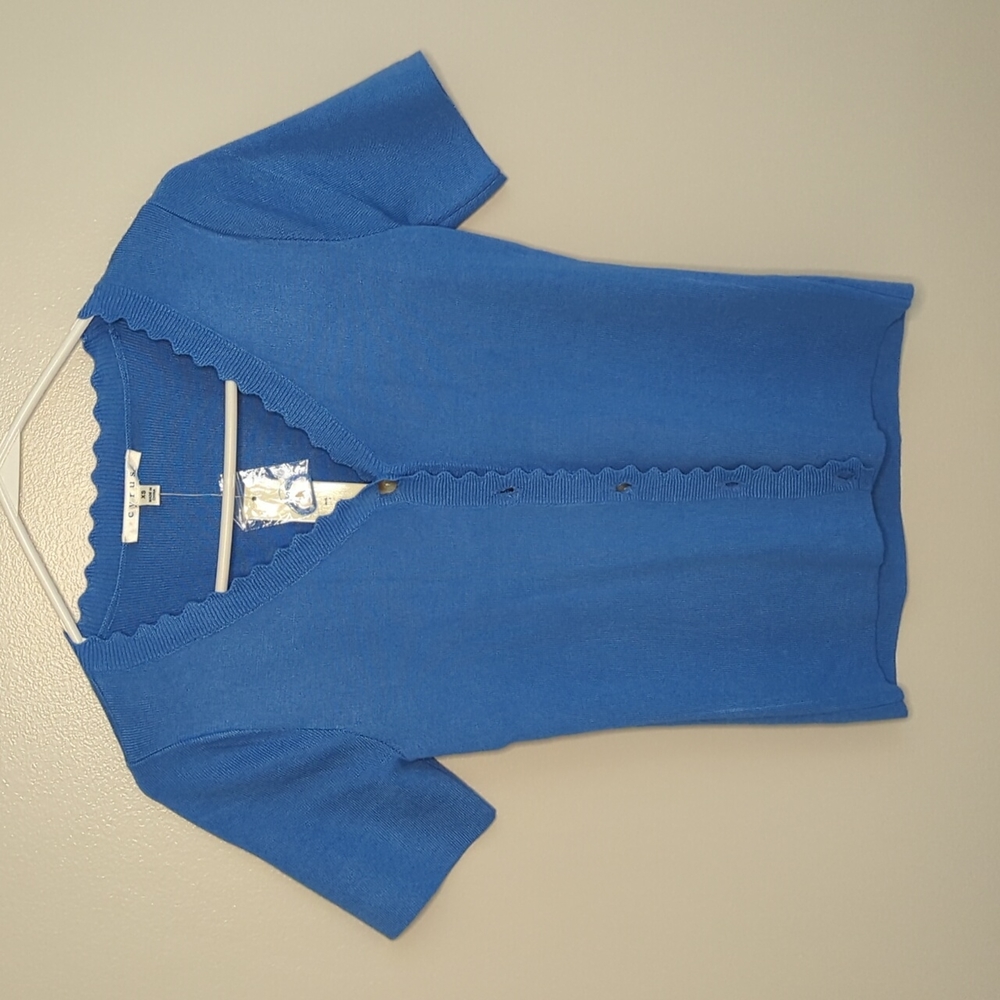 Short sleeved sweater